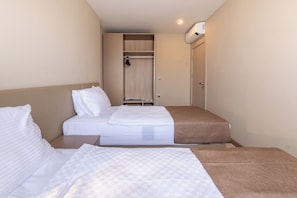 1 bedroom, premium bedding, in-room safe, laptop workspace