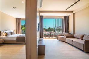 公寓, 1 间卧室, 厨房, 泳池景观 | 1 多间卧室、高档床上用品、客房内保险箱、笔记本电脑工作区