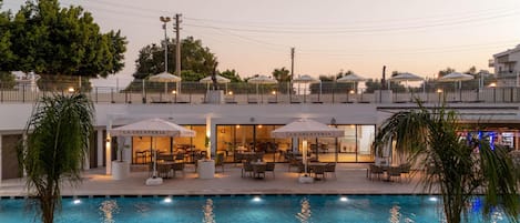 Seasonal outdoor pool, open 7:30 AM to 7:30 PM, pool umbrellas