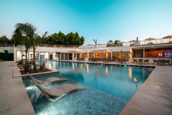 Seasonal outdoor pool, open 7:30 AM to 7:30 PM, pool umbrellas