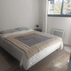 3 soverom, strykejern/-brett, wi-fi og sengetøy