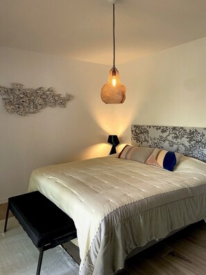 3 habitaciones, escritorio, tabla de planchar con plancha y wifi gratis 