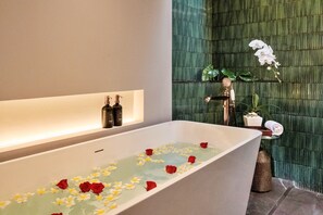Villa Premier - privat pool | 1 sovrum, sängtillbehör av högsta kvalitet och minibar