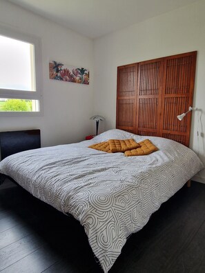 2 slaapkamers, een strijkplank/strijkijzer, wifi, beddengoed