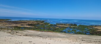 Single-storey house near the sea