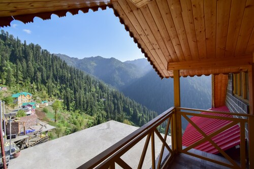 Abhishek Homestay Duplex: Experience Comfort and Scenic Bliss in Shoja