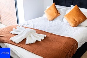 2 habitaciones, escritorio, tabla de planchar con plancha y wifi gratis 