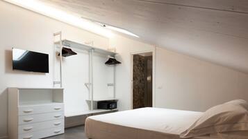 2 bedrooms, in-room safe, iron/ironing board, travel crib