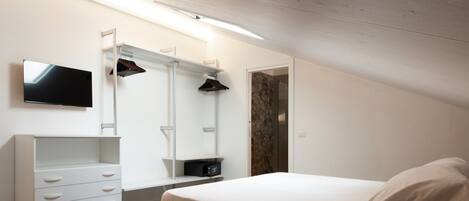 2 bedrooms, in-room safe, iron/ironing board, travel crib