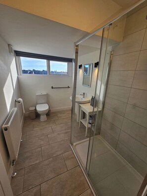 Apartment | Bathroom | Shower, hair dryer, towels
