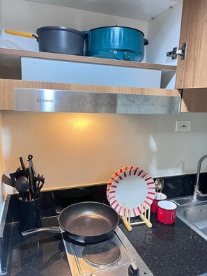 Private kitchen - Unistay Shore3 Poolview w bal (Pasay)