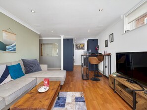 TV - Stylish Balcony Apartment by London Fields - Pass the Keys (London)