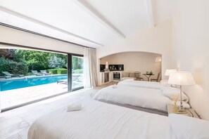 8 habitaciones, tabla de planchar con plancha, wifi y ropa de cama