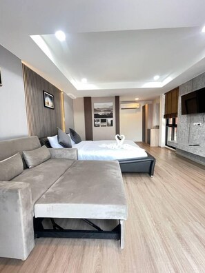 Superior Double Room | Premium bedding, desk, free WiFi, bed sheets - Nicha at Ayutthaya (Ayutthaya)