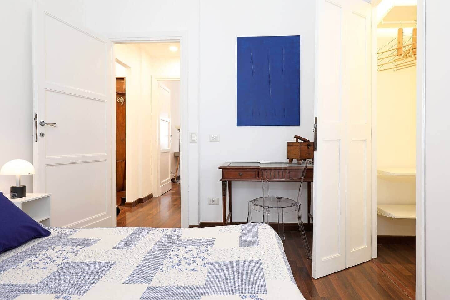 2 bedrooms, desk, WiFi
