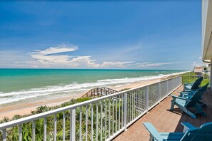 House | 4 bedrooms, Internet - Beach House Mansion- Private Beach Walk Over (Flagler Beach)