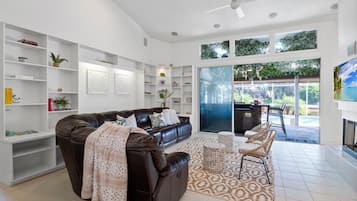 Hus | 4 soveværelser, skrivebord, internet