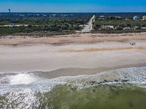 A beach with a road leading to a residential area. - Luxury Heated Pool Home on Saltwater Canal w Tiki (Palm Coast)
