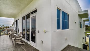 Apartment | 2 bedrooms, desk