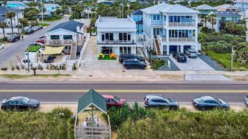 Apartment | 2 bedrooms, desk