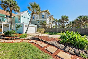 6 bedrooms, Internet - Pelican Beach Private Ocean Front Beach House- Sleeps 10 Bring Your Surf Boards (Palm Coast)