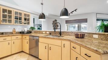 House | 4 bedrooms, Internet