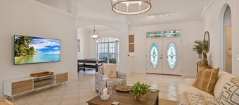 Villa LAS Palmas Beautiful Fenced-in Pool Home With Spa- Sleeps 8