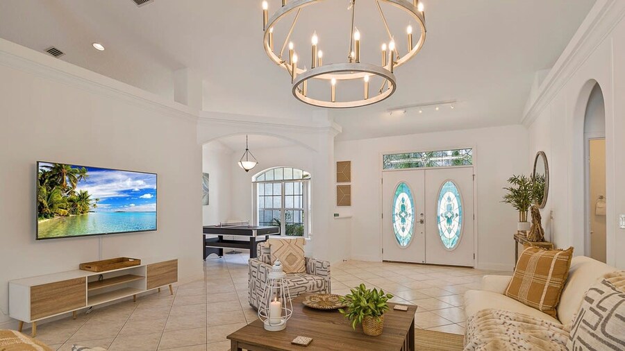 Villa LAS Palmas Beautiful Fenced-in Pool Home With Spa- Sleeps 8