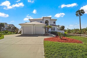 House, Accessible | 5 bedrooms, Internet - Ocean View Paradise - Steps Away From the Beach (Palm Coast)