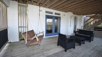 House | 4 bedrooms, desk, Internet