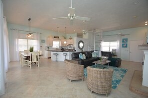 Hus | 4 soverom, skrivebord og internett