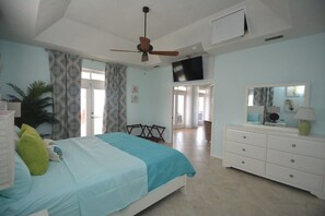 House | 4 bedrooms, desk, Internet