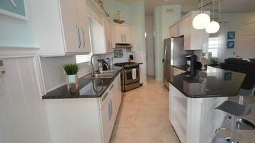 House | 4 bedrooms, desk, Internet