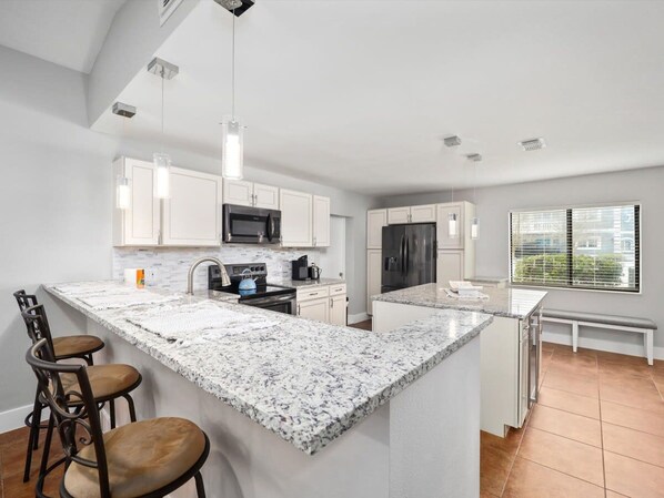 4 bedrooms, Internet - Waterside Pool Paradise (Palm Coast)