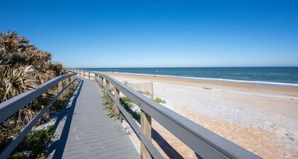 Oceanview Top-floor Penthouse in Surf Club Beach Pool Access