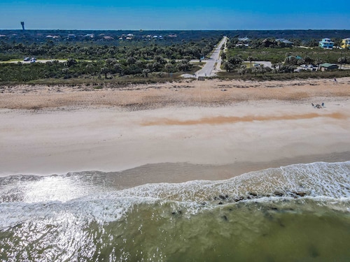 Oceanview Top-floor Penthouse in Surf Club Beach Pool Access