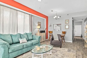 Apartment | 2 bedrooms, Internet - Oceanview Top-floor Penthouse in Surf Club Beach Pool Access (Palm Coast)