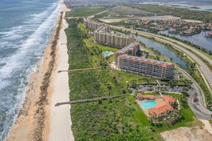 House | 2 bedrooms, Internet - Oceanview Top-floor Penthouse in Surf Club Beach Pool Access (Palm Coast)