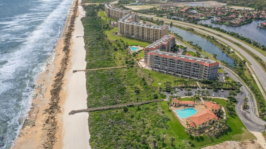 Oceanview Top-floor Penthouse in Surf Club Beach Pool Access