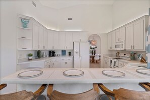 House | 4 bedrooms, Internet - Casa Coral- Heated Infinity Pool Canal Home (Palm Coast)