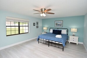 House | 3 bedrooms, Internet - Hidden Oasis Spacious Home With Salt Water Heated Pool Hot Tub Fenced Yard Pets are Welcome (Palm Coast)