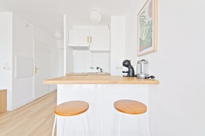 冰箱、微波炉、烤箱、炉灶