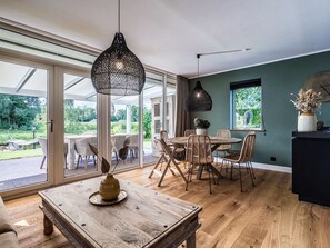 Dining - Beautiful private villa for 6 people with pool, WIFI, TV and patio (Vlagtwedde)