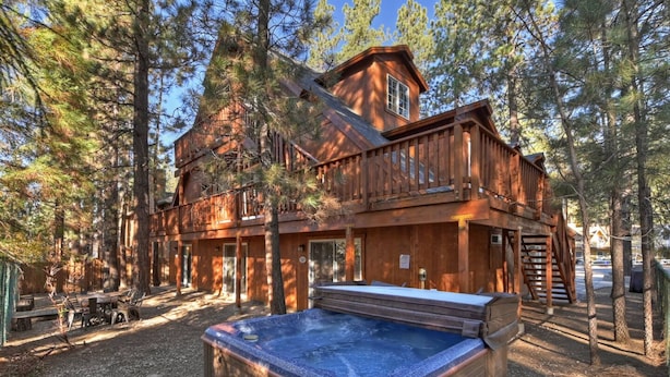 A wooden cabin with a hot tub, surrounded by trees. - Big 10 Luxury Cabin with HotTub (Big Bear Lake)