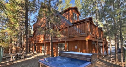 Big 10 Luxury Cabin with HotTub