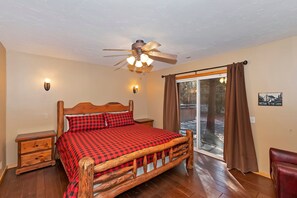 Superior Cabin, Multiple Bedrooms, Hot Tub, Mountain View - Big 10 Luxury Cabin with HotTub (Big Bear Lake)