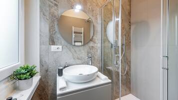 Comfort Apartment | Bathroom