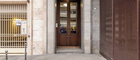 Vista frontal de la propiedad