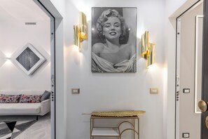 Falcone 5 Monolocale comfort | Living area | Flat-screen TV - Falcone 5 – Stylish Duo Apartments (Milan)