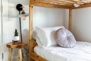 4 bedrooms, desk, iron/ironing board, free WiFi